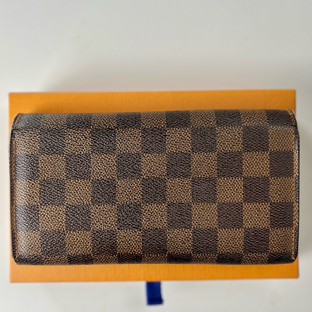 Louis Vuitton Damier Sarah Wallet - Picture 3 of 12